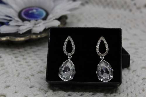 NEW : Lot of 2 Jewellery pieces : LOTS of BLING! Perfect for Matric Farewell!