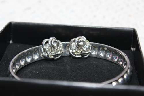 NEW : Lot of 2 Jewellery pieces