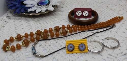 VINTAGE and NEW : Lot of 6 Jewellery pieces