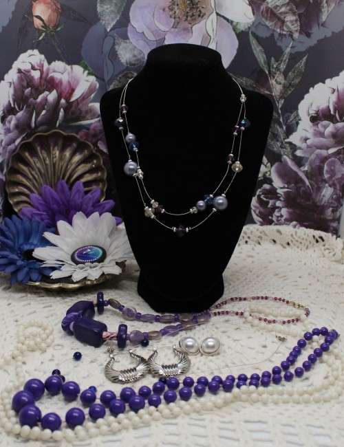 VINTAGE and NEW : Lot of 7 Jewellery pieces : Purple
