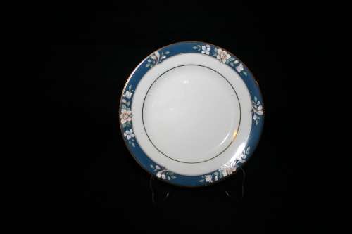 Noritake "Legendary" Set of Tea Cups, Saucers & Cake Plate