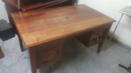 WOODEN OFFICE DESK