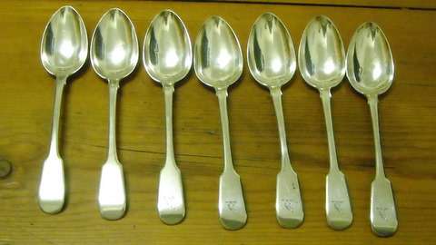 SEVEN BEAUTIFUL GEORGE III HALLMARKED SILVER DESSERT SPOONS DATED 1818