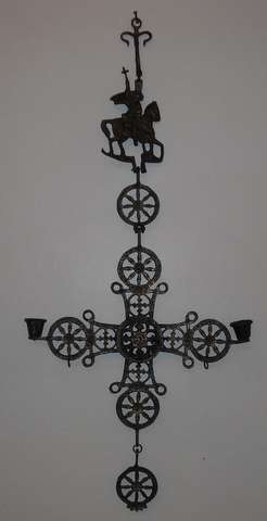 CAST METAL HANGING CANDLE SCONCE