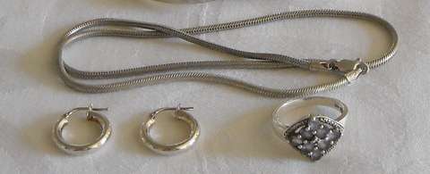 QUALITY  ITALIAN SILVER CHAIN, A TANZANITE RING AND SILVER EARINGS