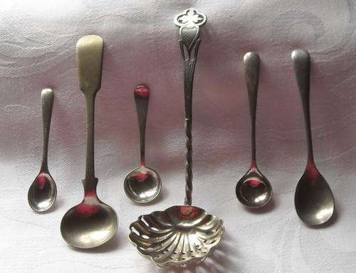 SIX LOVELY VINTAGE TEASPOONS