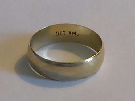 9ct GOLD MENS WEDDING BAND
