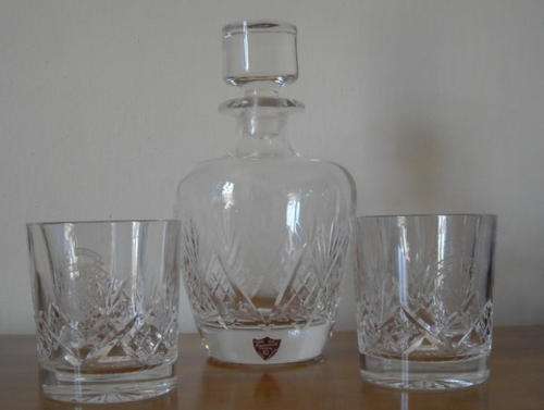 HAND CUT SOMERSET CRYSTAL DECANTER AND 4 WHISKY GLASSES