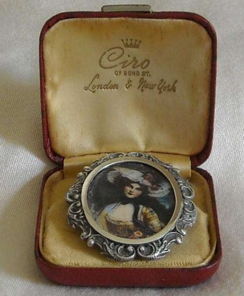 BEAUTIFUL ANTIQUE HAND PAINTED BROOCH IN SILVER FRAME