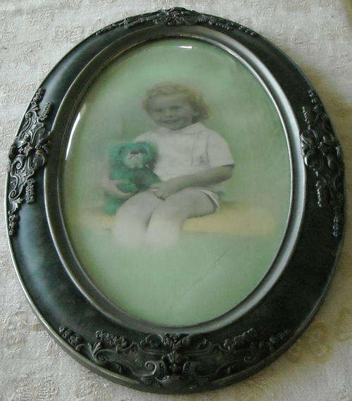 STUNNING ANTIQUE FRAME WITH PHOTO AND CONVEX GLASS