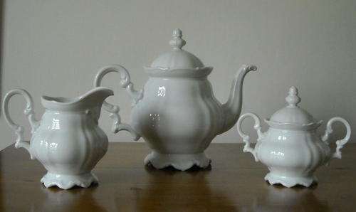 HUTSCHENREUTHER WHITE 3 PIECE TEASET IN MINT CONDITION!!
