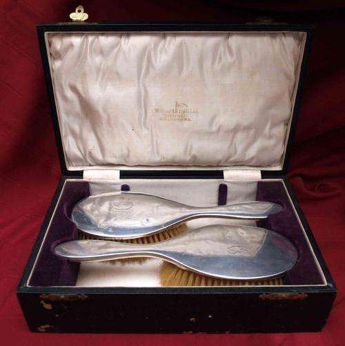 Hallmarked Walker & Hall Boxed Set of Brushes