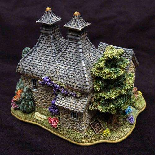 Lilliput Lane Whisky Galore House with box & papers