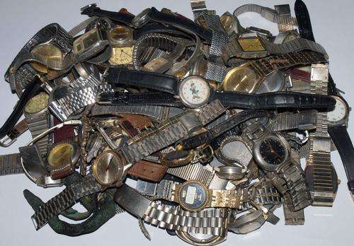 A HUGE collection of broken vintage watches