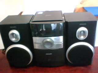 Phillips Mini Hifi with Ipod dock