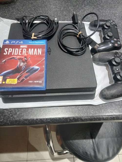 PS4 CONSOLE BUNDLE