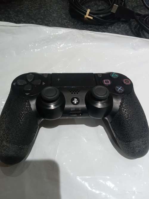 PS4 CONSOLE BUNDLE
