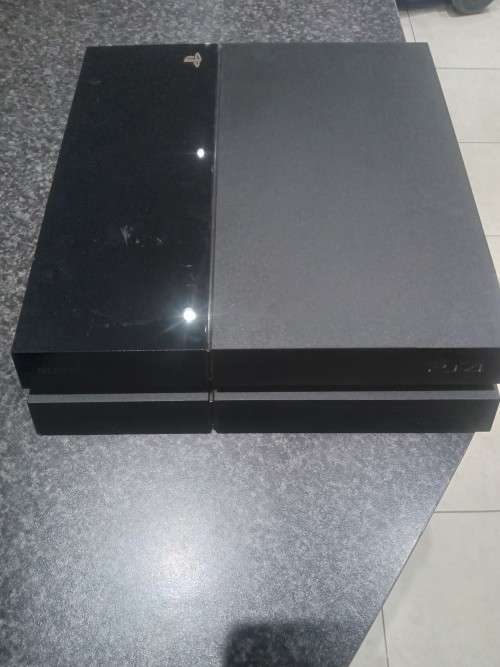 PS4 CONSOLE BUNDLE