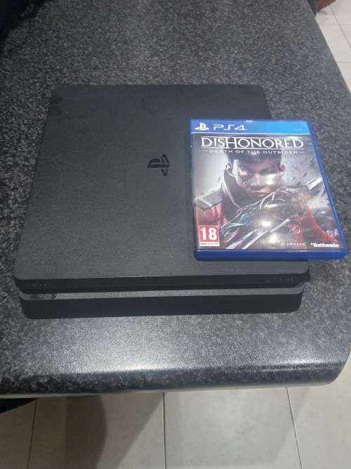 PS4 CONSOLE BUNDLE