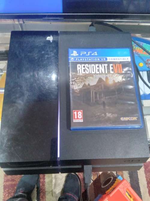 PS4 CONSOLE BUNDLE