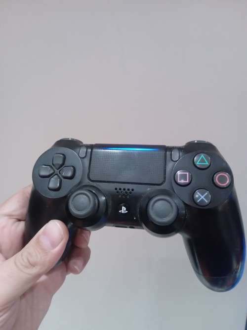 PS4 CONSOLE BUNDLE