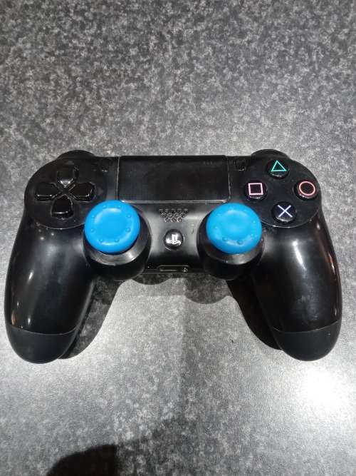 PS4 CONSOLE BUNDLE