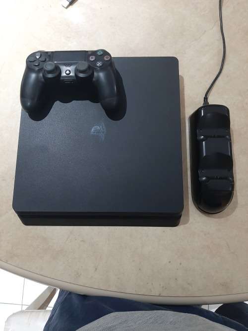 PS4 CONSOLE BUNDLE
