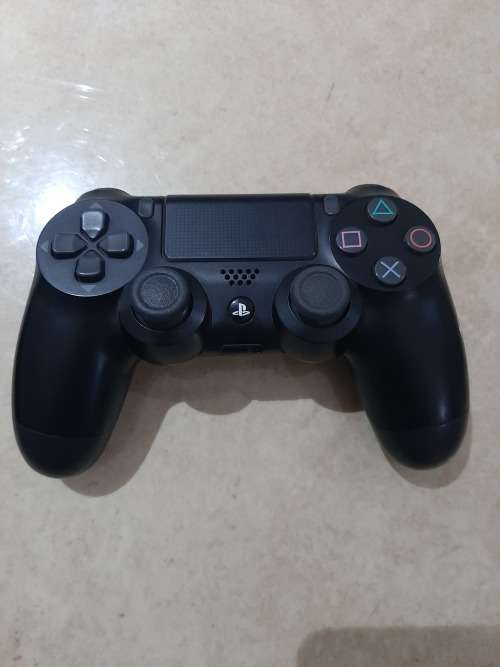 PS4 CONSOLE BUNDLE
