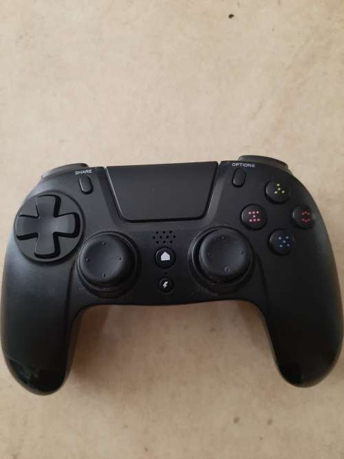 PLAYSTATION 4 CONSOLE