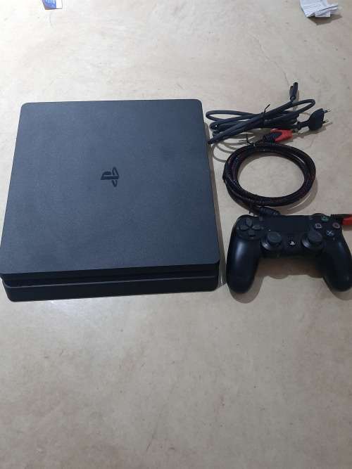 PS4 CONSOLE 500GIG