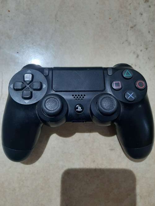 PS4 CONSOLE 500GIG