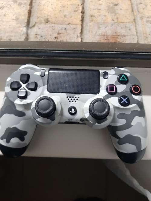 PS4 CONTROLLER
