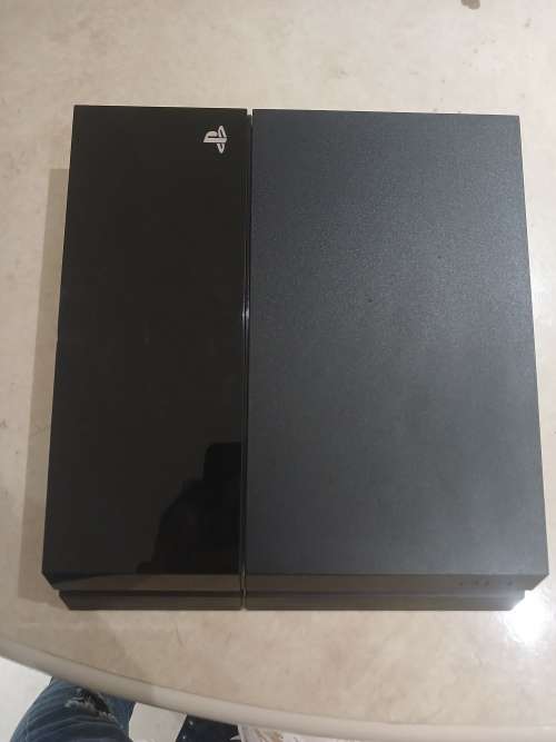 PS4 CONSOLE 500GIG