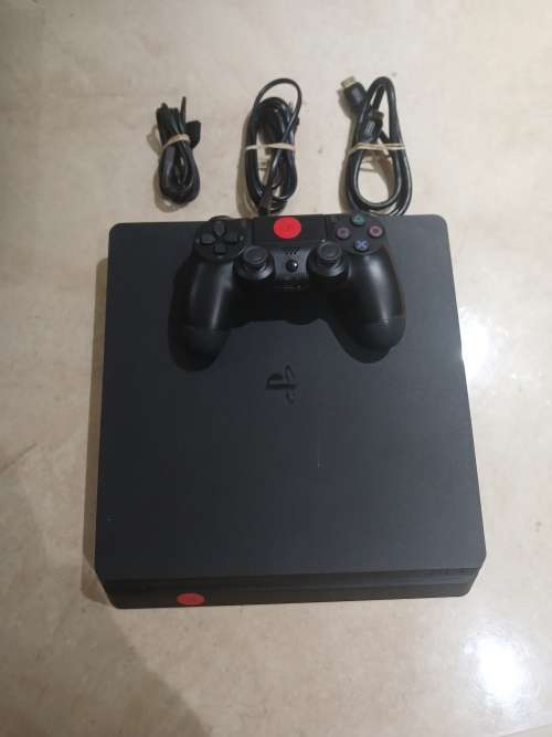 PS4 CONSOLE 500GIG