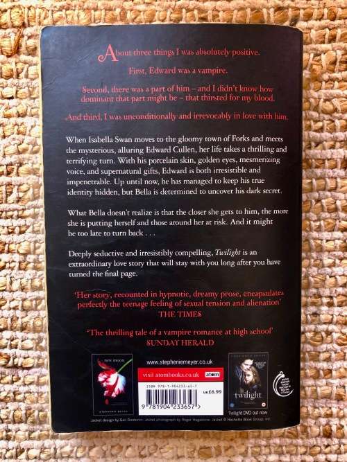 Twilight - The Twilight Saga by Stephenie Meyer