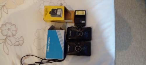 2× vintage Aspec c24 35mm. Point shoot cameras plus a 35mm. Computor flash model 220. Selling as is.
