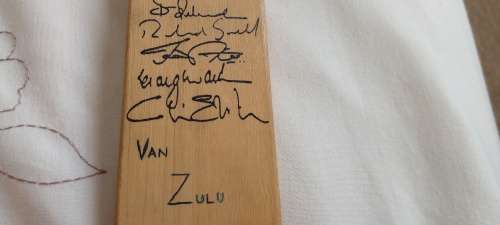 1994/1995 SA cricket team Signed Mini bat Hansie,Gary ,Darryl etc.