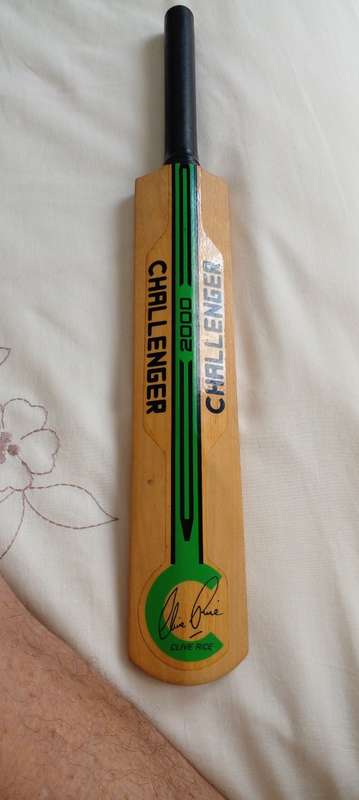 1994/1995 SA cricket team Signed Mini bat Hansie,Gary ,Darryl etc.