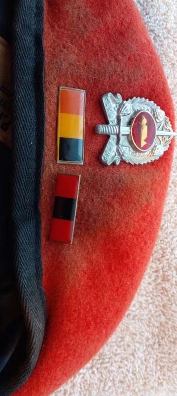 SA ARMY MILITARY POLICE BERET.OLD AND NEW BERET FLASH BALKIES.