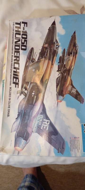 MONOGRAM F-1050 THUNDERCHIEF PLASTIC MODEL KIT. 1/48.