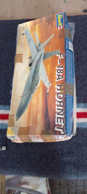 REVELL F 18A HORNET PLASTIC MODEL KIT JET. 4795.