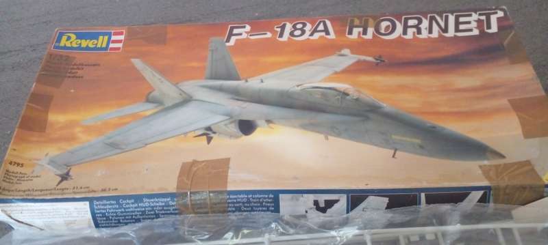 REVELL F-18 A HORNET 1/32 PLASTIC MODEL KIT.SEE DESC.