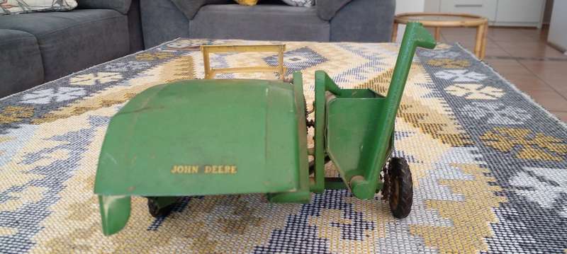 JOHN DEERE COMBINE 1:16 DIE CAST 12 A PULL BEHIND .SEE DESC.