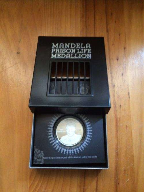 Nelson mandela Prision life medalion 1 oz silver