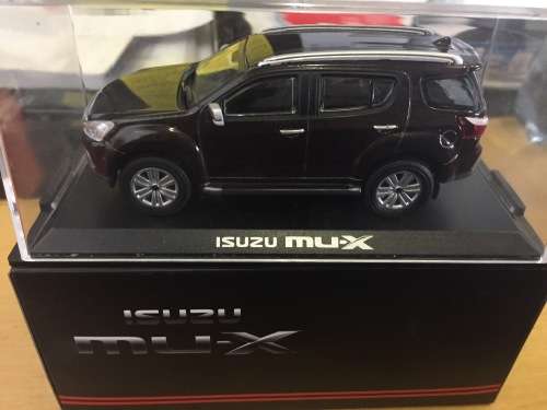 Isuzu MUX model car