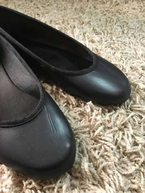 GENUINE LEATHER pumps/shoes (choice of size 3-4)