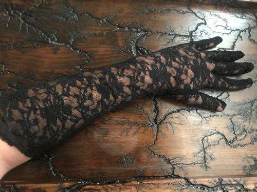 Black lace gloves (Size small)