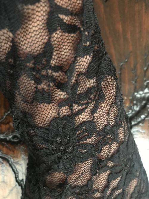 Black lace gloves (Size small)