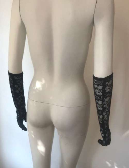 Black lace gloves (Size small)