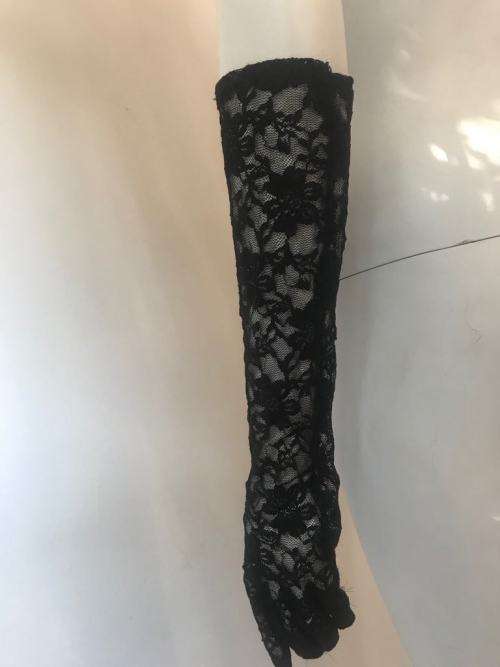 Black lace gloves (Size small)